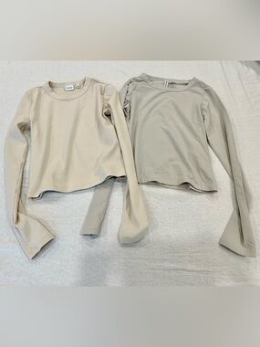 Bundle of Aritzia Sunday best long sleeve & HM long sleeve shirt size XXS